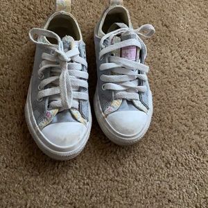 Girls converse size 11